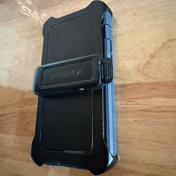 iPhone 13 Pro Defender Series Case Otterbox - Picture 2 of 8